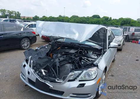 2013 Mercedes-Benz E 350 4Matic z USA, uszkodzony, nr VIN WDDHF8JB8DA746587